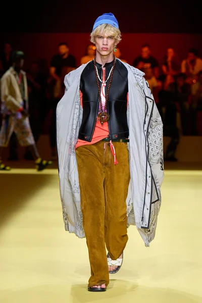 Look 25